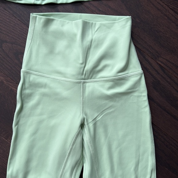 LuluLemon size 0 set. - Picture 5 of 8